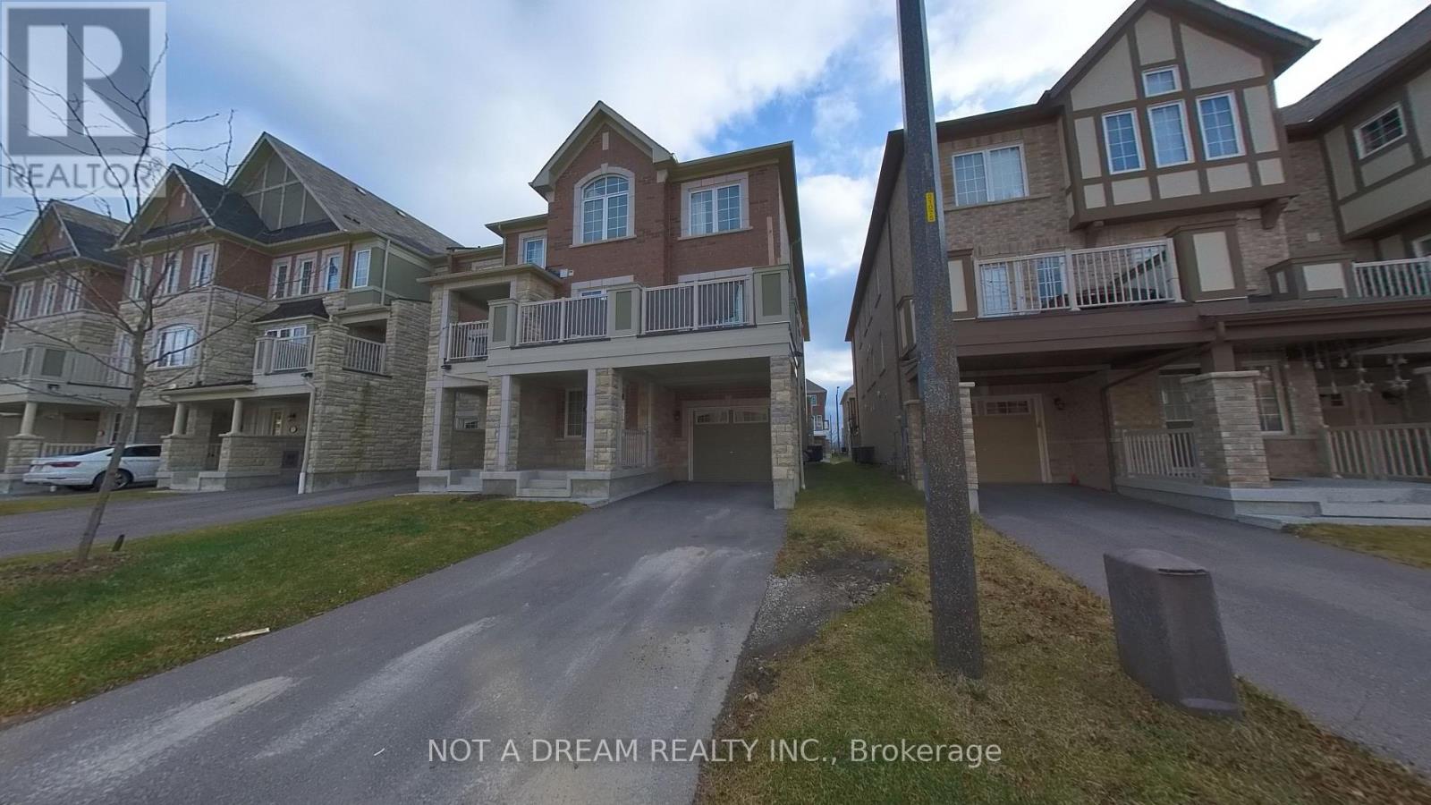 11 Bluegill Crescent, Whitby, Ontario  L1P 0E4 - Photo 2 - E12499714