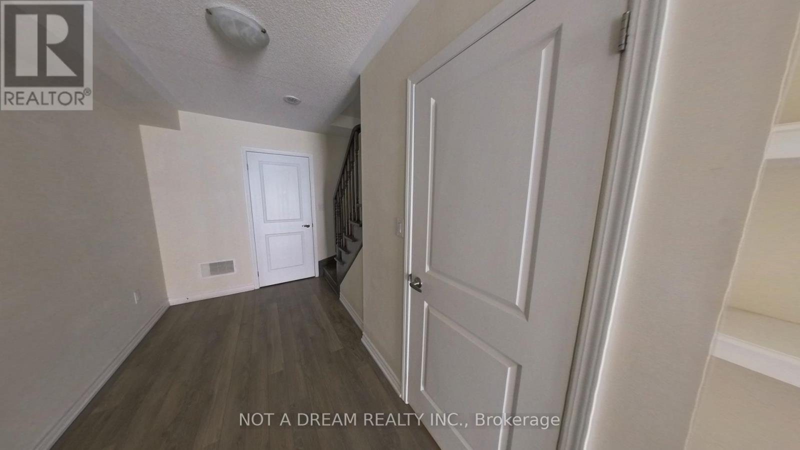 11 Bluegill Crescent, Whitby, Ontario  L1P 0E4 - Photo 5 - E12499714