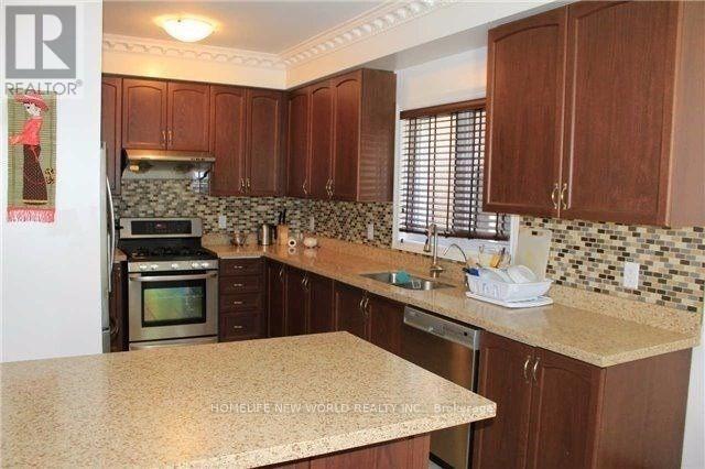 64 Thomas Foster Street, Markham, Ontario  L6C 2N6 - Photo 2 - N12499694