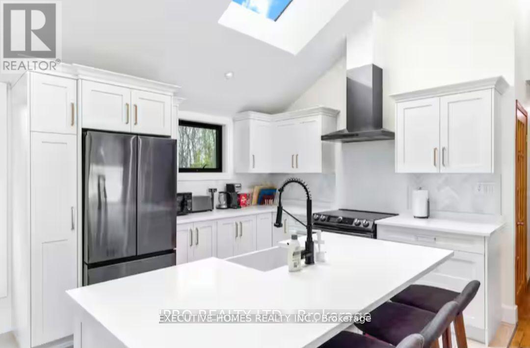 39 Long Point Road, Tay (Waubaushene), Ontario  L0K 2C0 - Photo 14 - S12499712