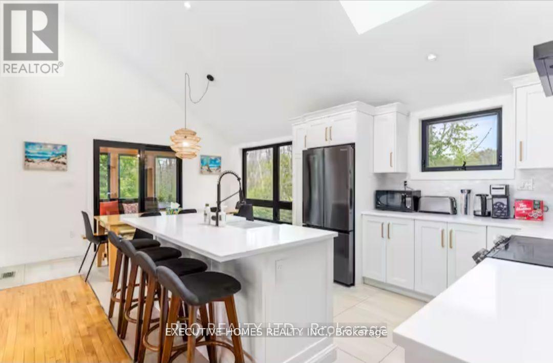 39 Long Point Road, Tay (Waubaushene), Ontario  L0K 2C0 - Photo 15 - S12499712