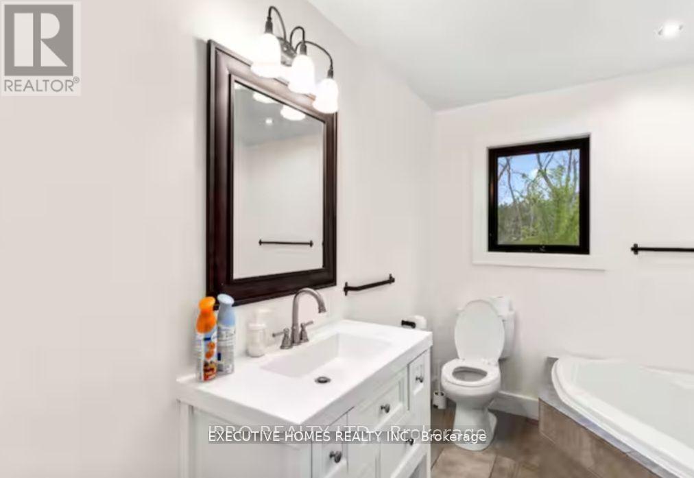 39 Long Point Road, Tay (Waubaushene), Ontario  L0K 2C0 - Photo 21 - S12499712