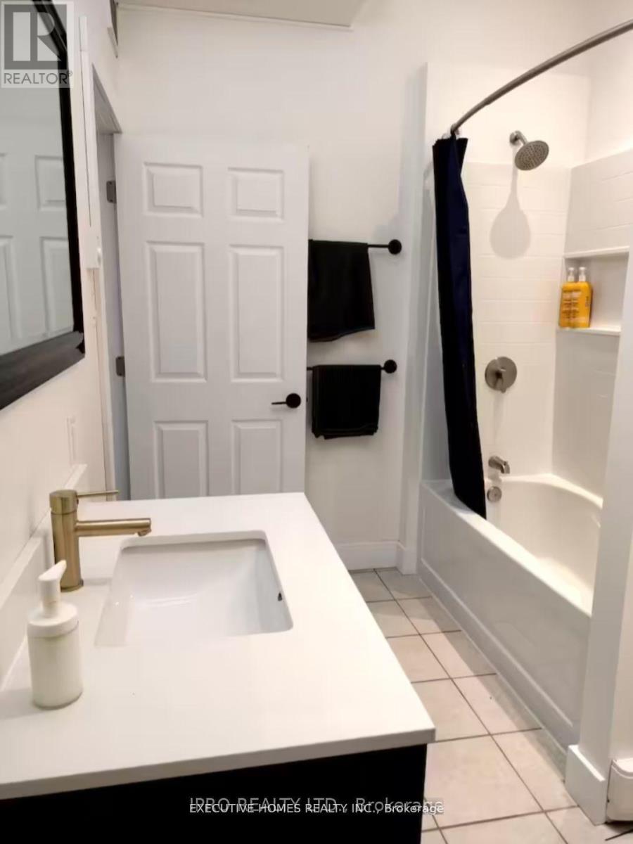 39 Long Point Road, Tay (Waubaushene), Ontario  L0K 2C0 - Photo 9 - S12499712