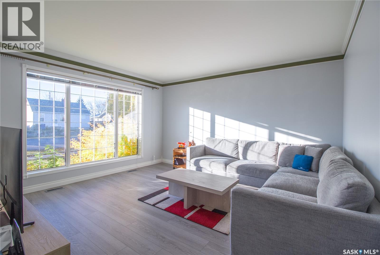 322 7th Street, Humboldt, Saskatchewan  S0K 2A0 - Photo 3 - SK022175