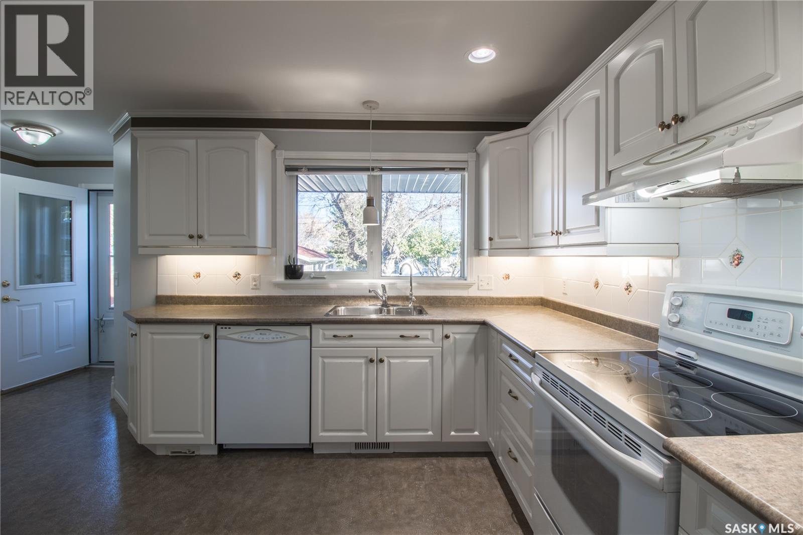 322 7th Street, Humboldt, Saskatchewan  S0K 2A0 - Photo 7 - SK022175