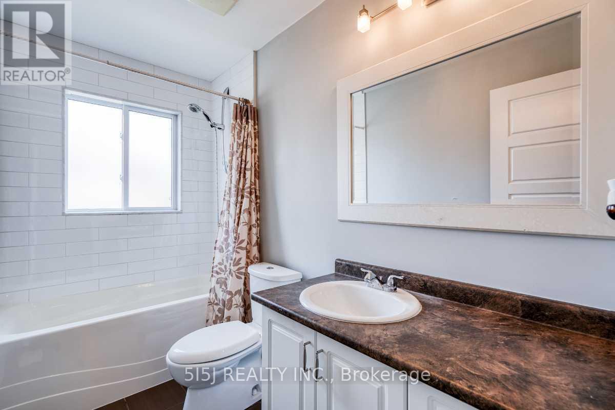 4679 Owl Circle, Mississauga, Ontario  L4Z 2W8 - Photo 11 - W12451905