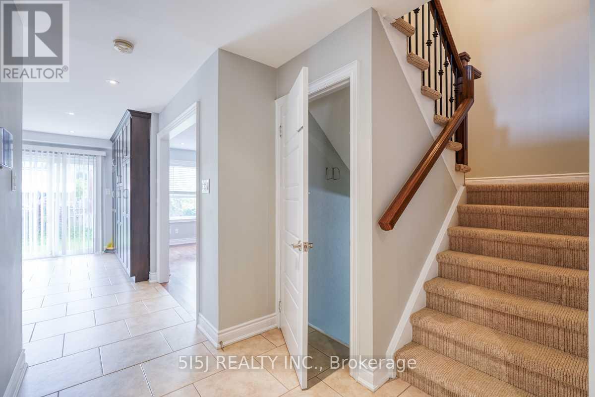 4679 Owl Circle, Mississauga, Ontario  L4Z 2W8 - Photo 2 - W12451905