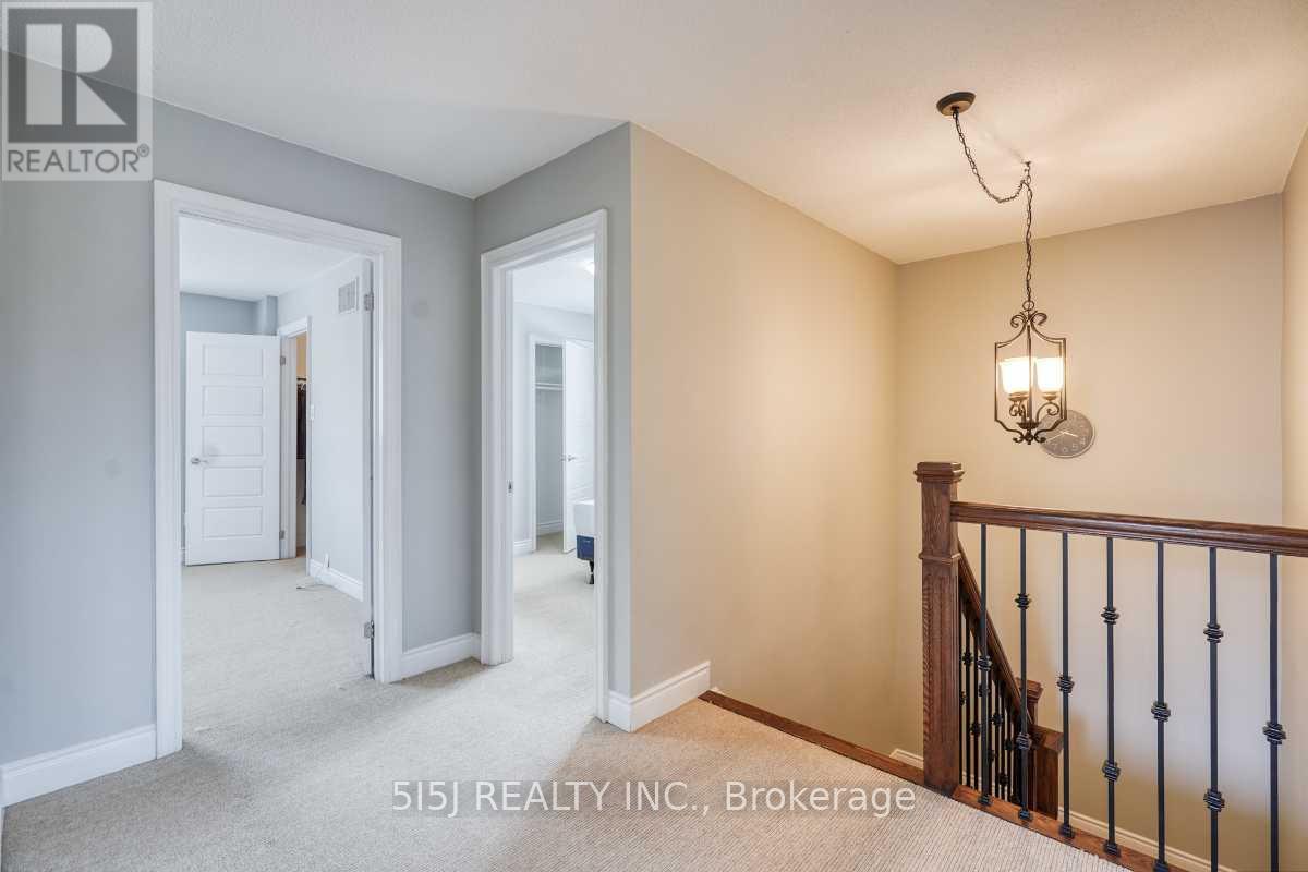 4679 Owl Circle, Mississauga, Ontario  L4Z 2W8 - Photo 5 - W12451905