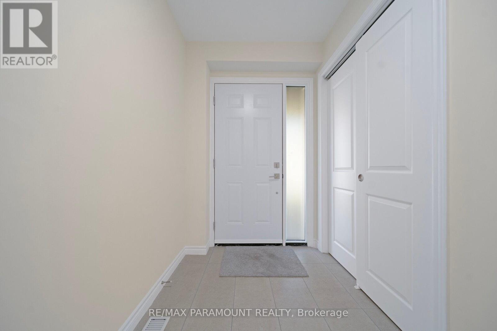 37 - 1575 South Parade Court, Mississauga, Ontario  L5M 6E9 - Photo 5 - W12499680