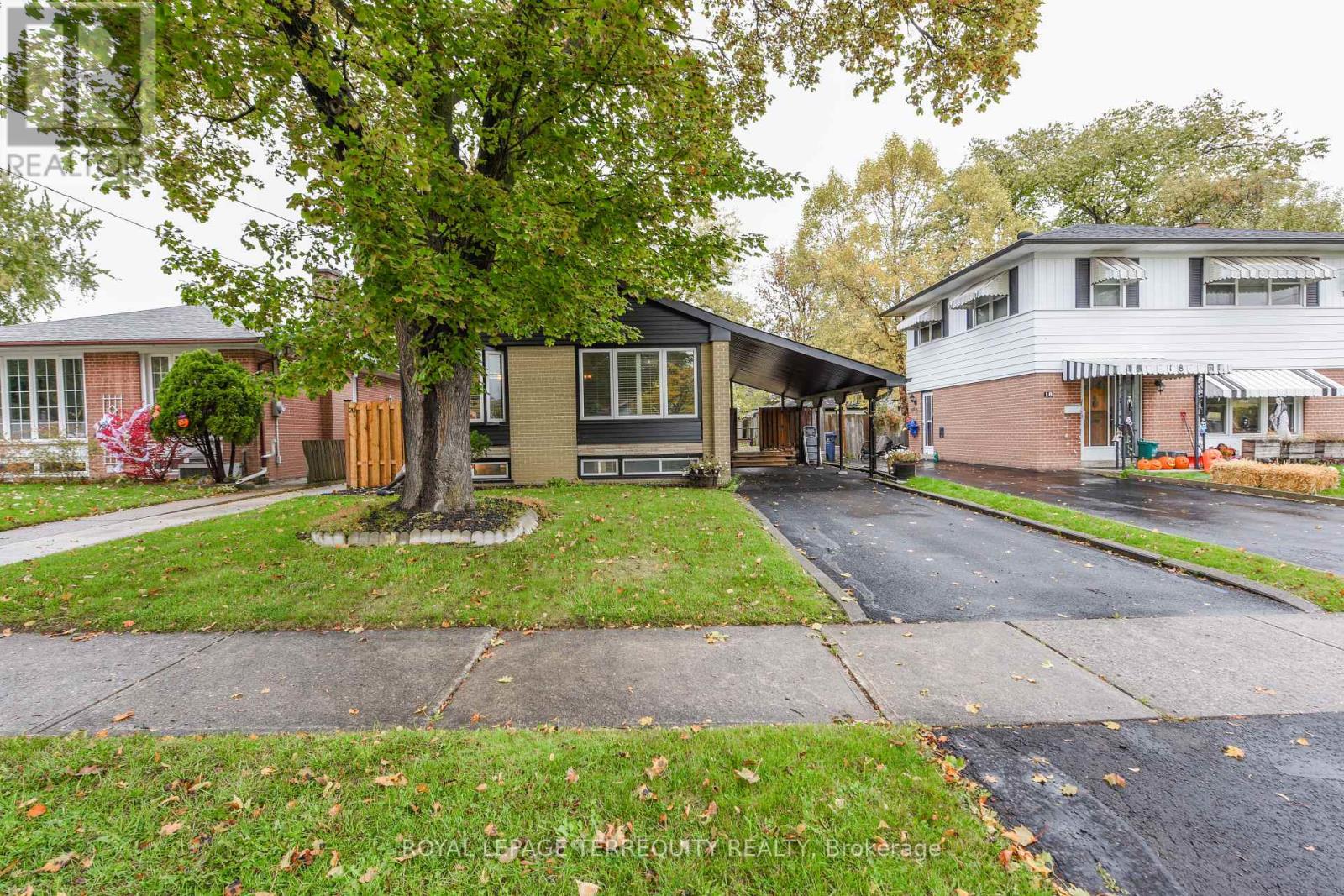 20 Hallow Crescent N, Toronto (Rexdale-Kipling), Ontario  M9W 2V9 - Photo 2 - W12499696