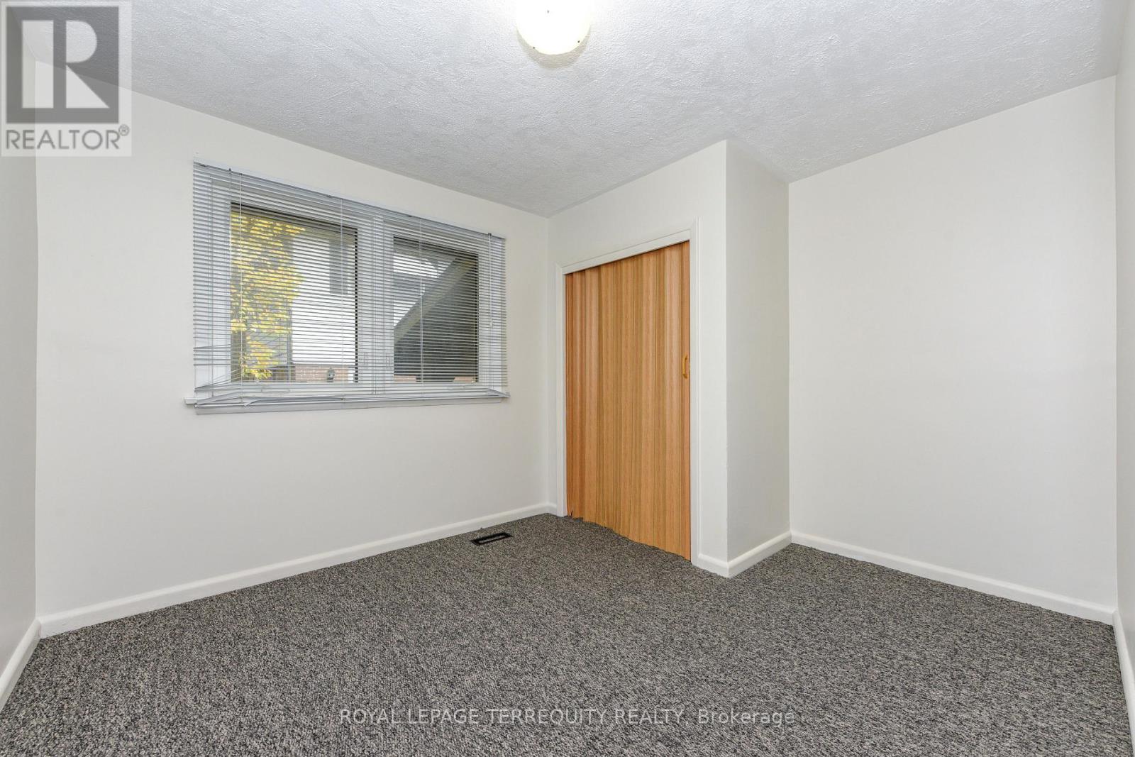 20 Hallow Crescent N, Toronto (Rexdale-Kipling), Ontario  M9W 2V9 - Photo 25 - W12499696