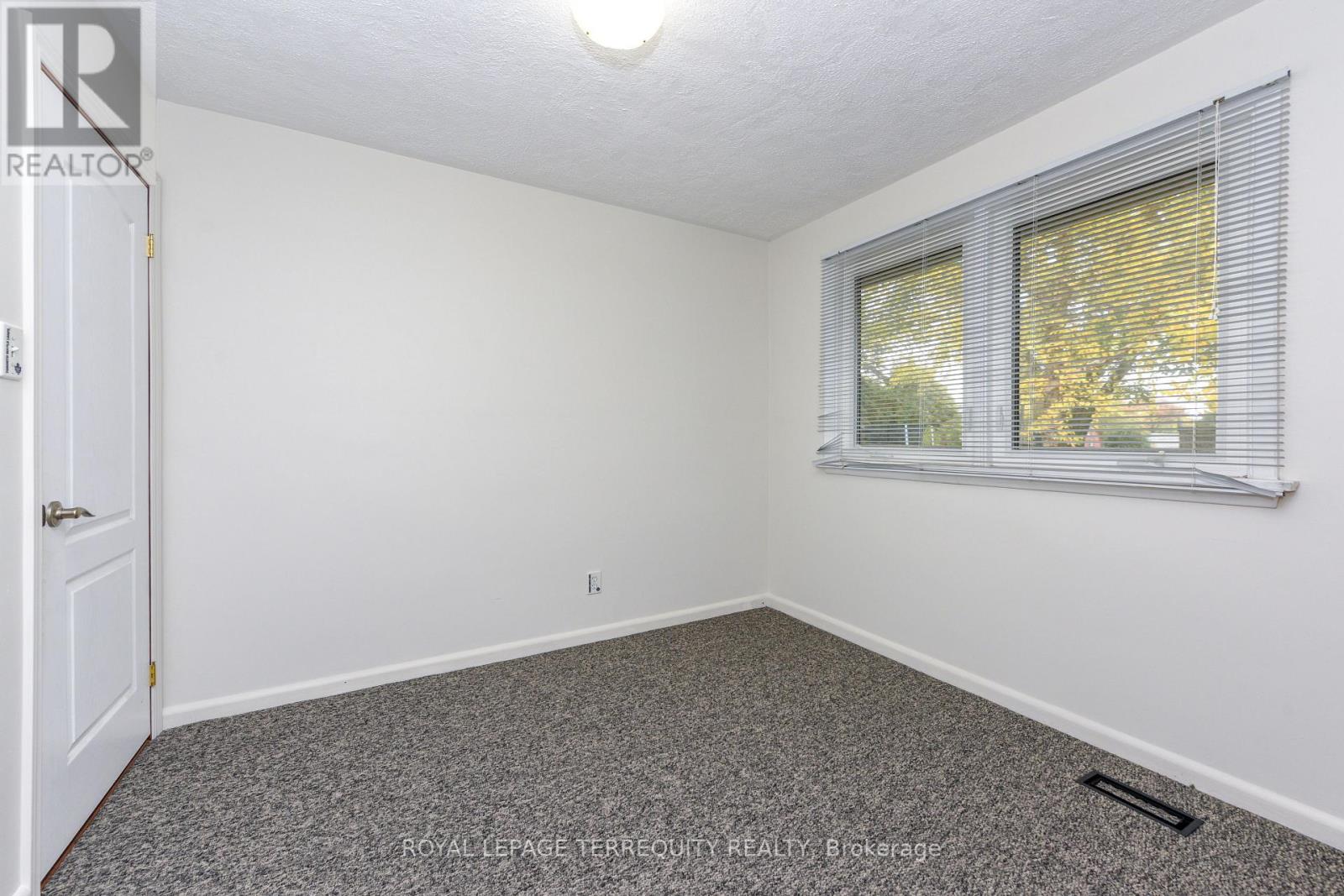 20 Hallow Crescent N, Toronto (Rexdale-Kipling), Ontario  M9W 2V9 - Photo 26 - W12499696