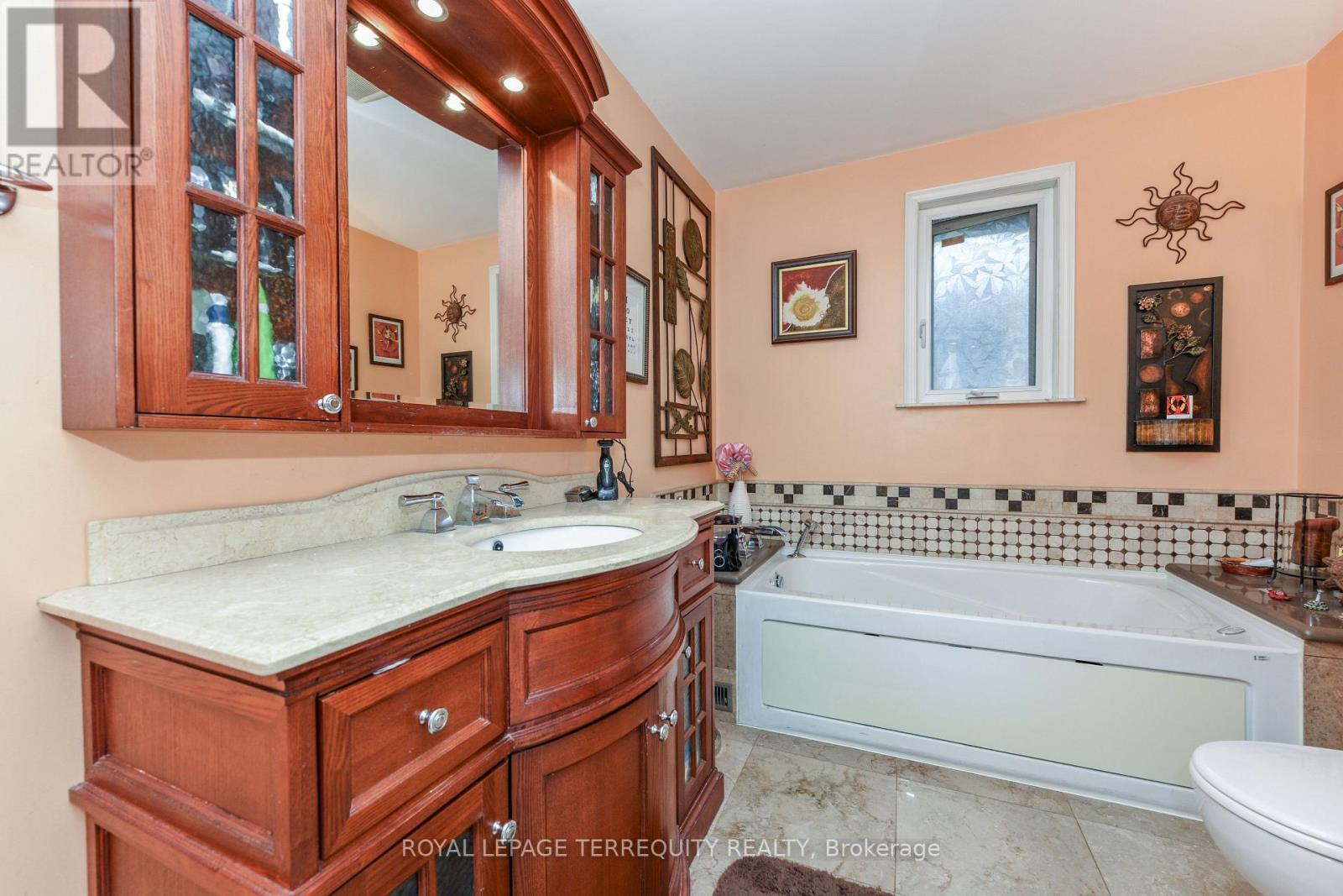 20 Hallow Crescent N, Toronto (Rexdale-Kipling), Ontario  M9W 2V9 - Photo 34 - W12499696