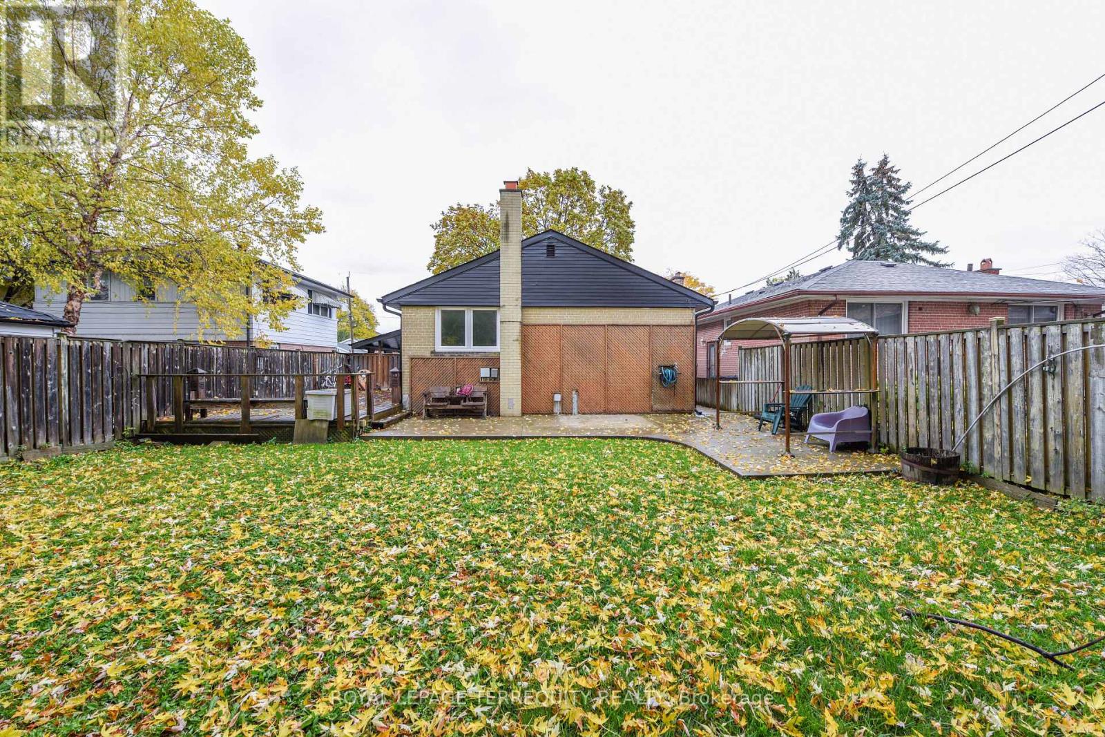 20 Hallow Crescent N, Toronto (Rexdale-Kipling), Ontario  M9W 2V9 - Photo 7 - W12499696