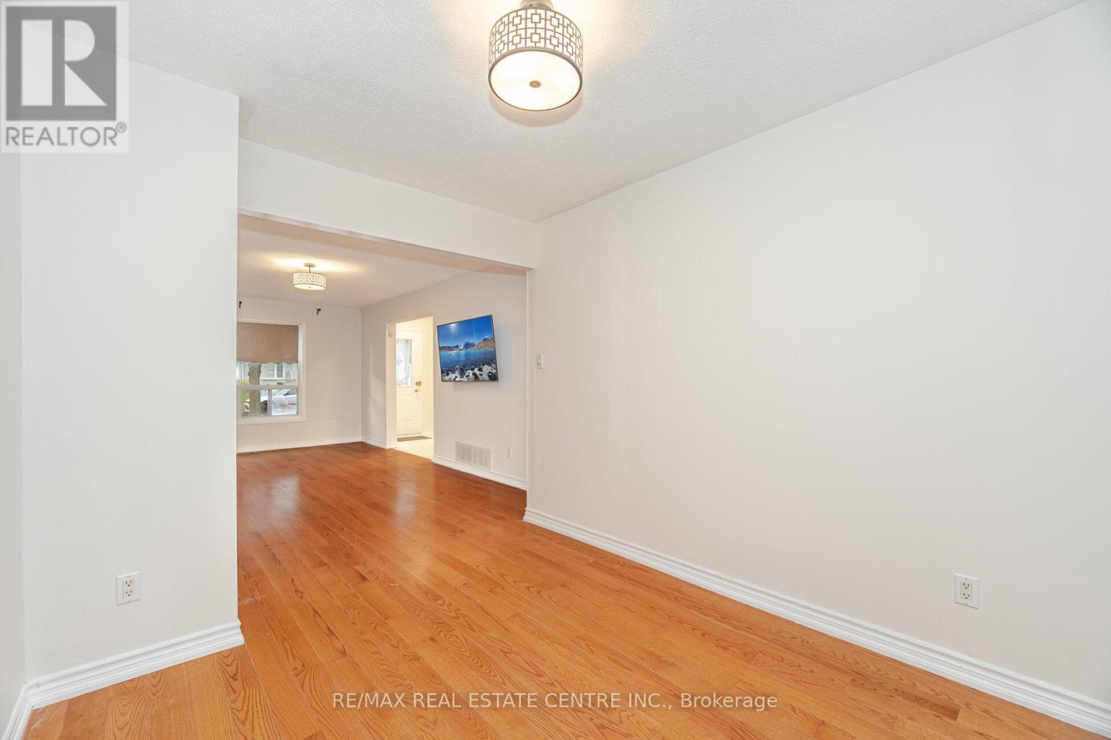 51 Crawford Drive, Brampton, Ontario  L6V 2C6 - Photo 11 - W12499700