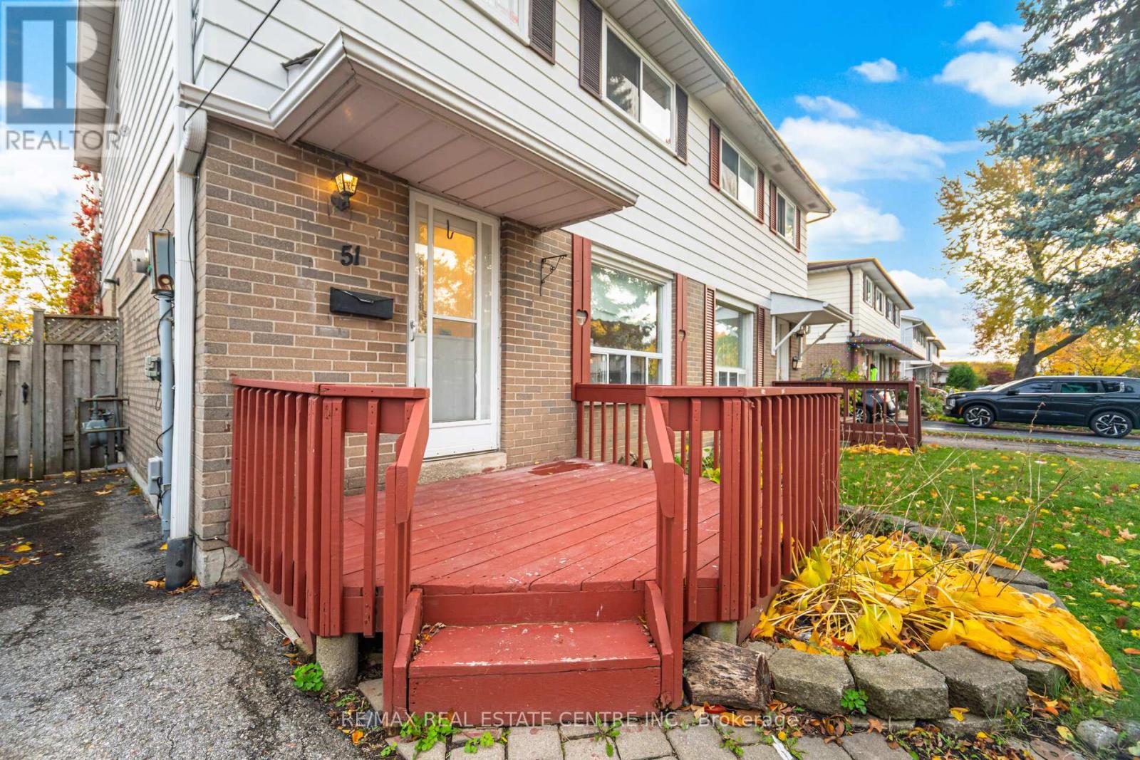 51 Crawford Drive, Brampton, Ontario  L6V 2C6 - Photo 2 - W12499700