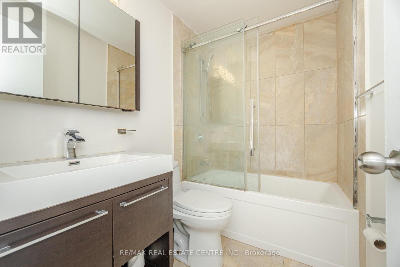 51 Crawford Drive, Brampton, Ontario  L6V 2C6 - Photo 24 - W12499700