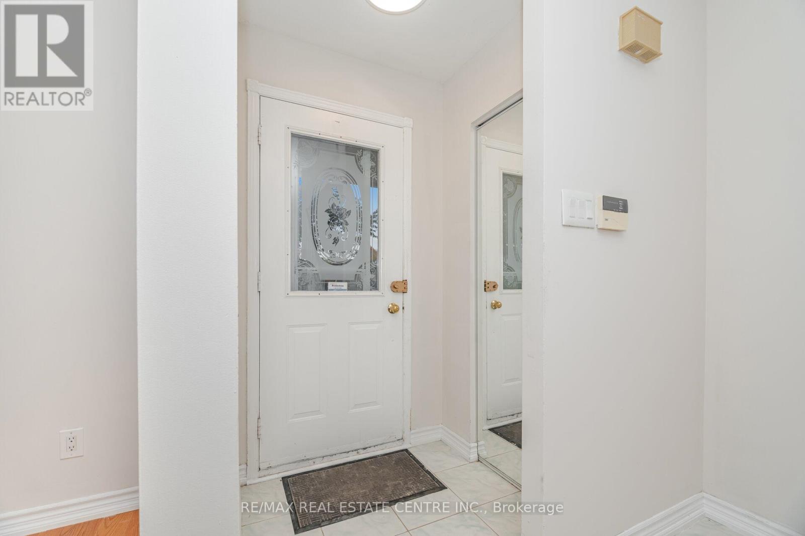 51 Crawford Drive, Brampton, Ontario  L6V 2C6 - Photo 3 - W12499700