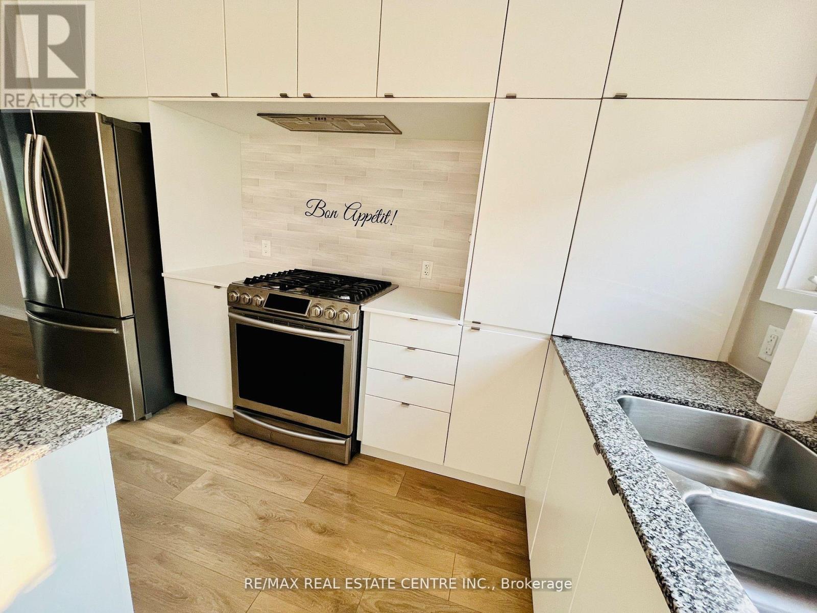 171 Sabina Drive, Oakville, Ontario  L6H 7C3 - Photo 7 - W12499722