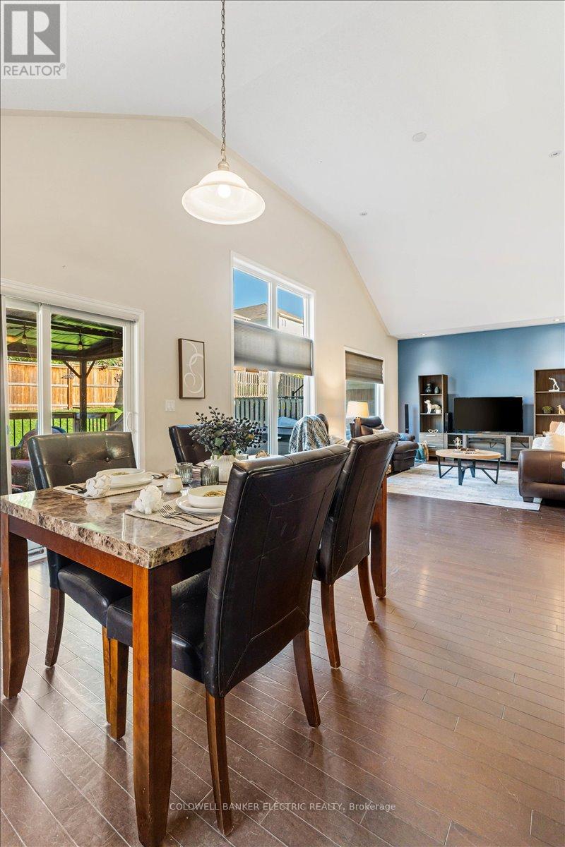 432 Florence Drive, Peterborough (Monaghan Ward 2), Ontario  K9J 0H9 - Photo 11 - X12499752