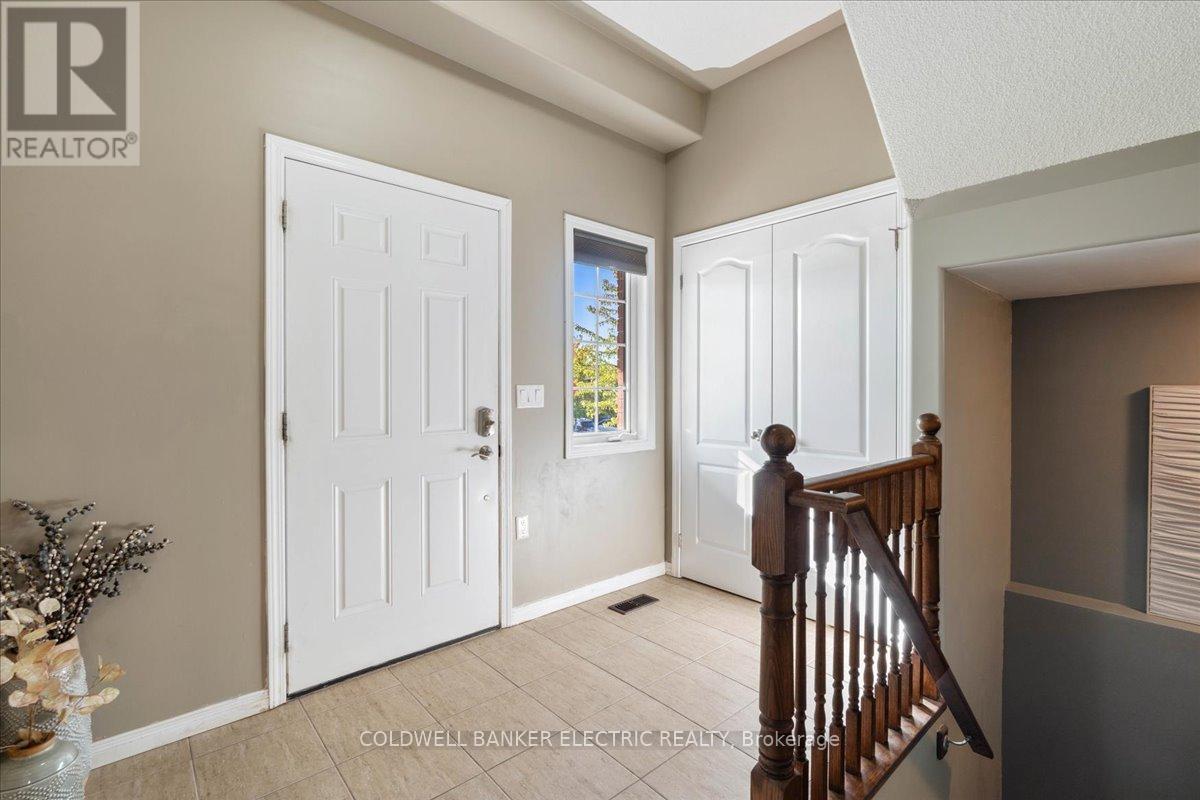 432 Florence Drive, Peterborough (Monaghan Ward 2), Ontario  K9J 0H9 - Photo 2 - X12499752