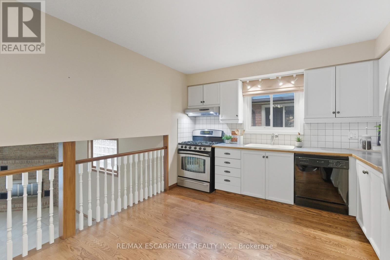 68 Firenze Street, Hamilton (Gurnett), Ontario  L9C 6V7 - Photo 15 - X12499662