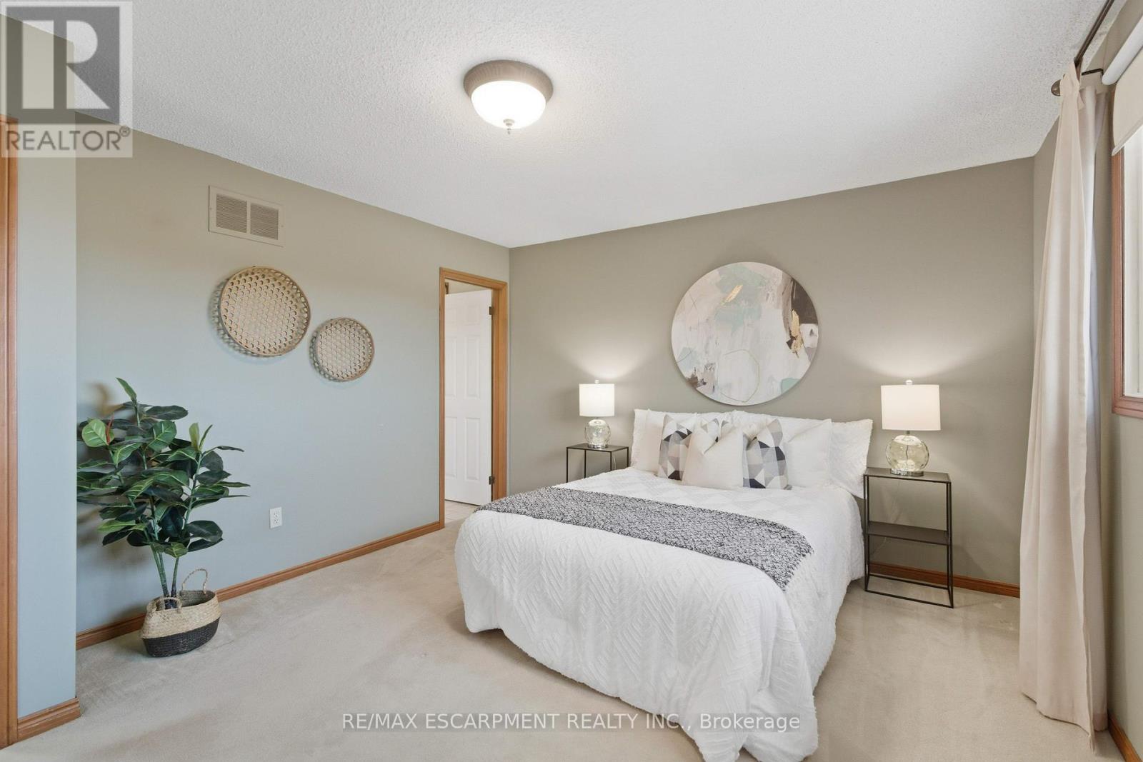 68 Firenze Street, Hamilton (Gurnett), Ontario  L9C 6V7 - Photo 19 - X12499662