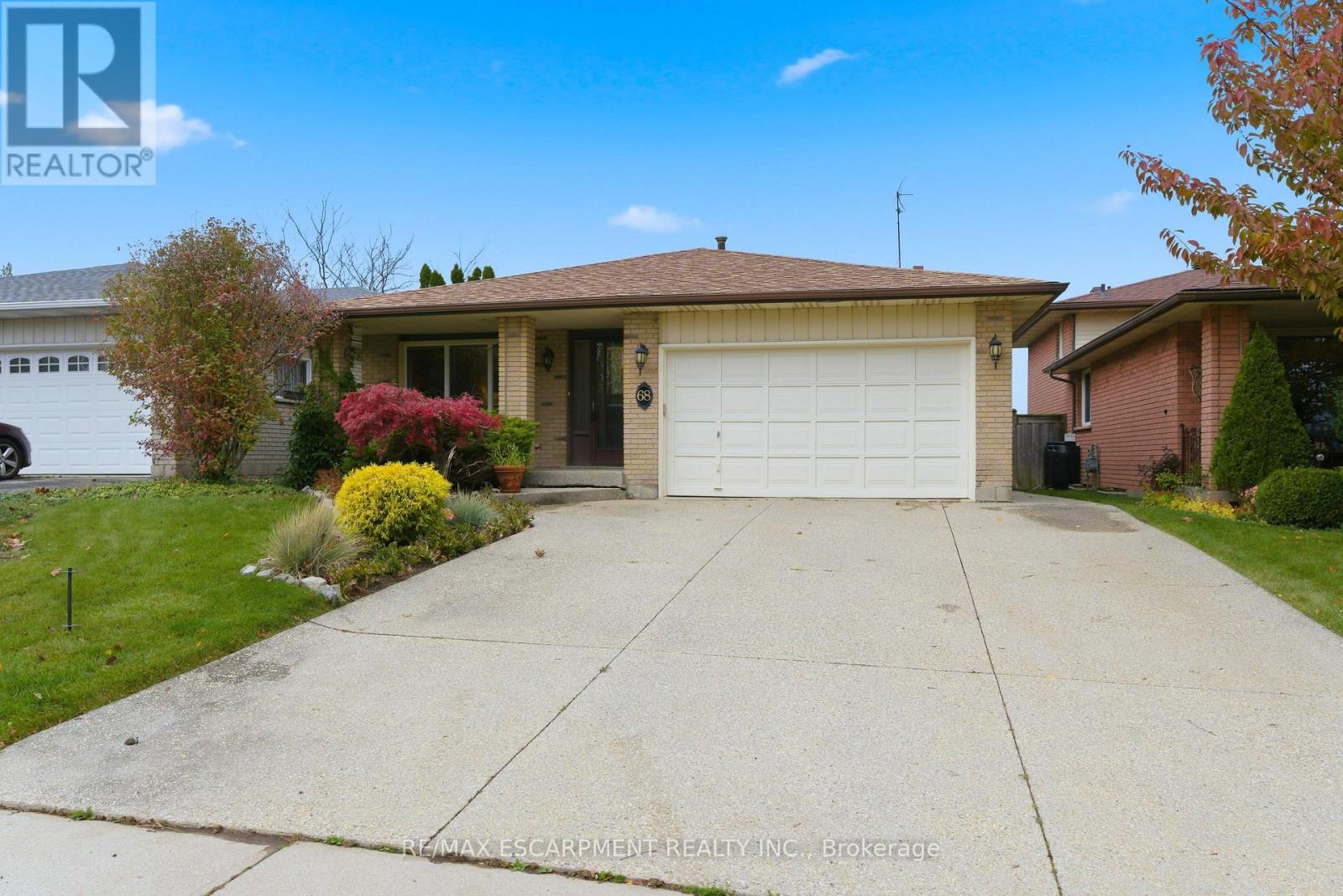 68 Firenze Street, Hamilton (Gurnett), Ontario  L9C 6V7 - Photo 2 - X12499662