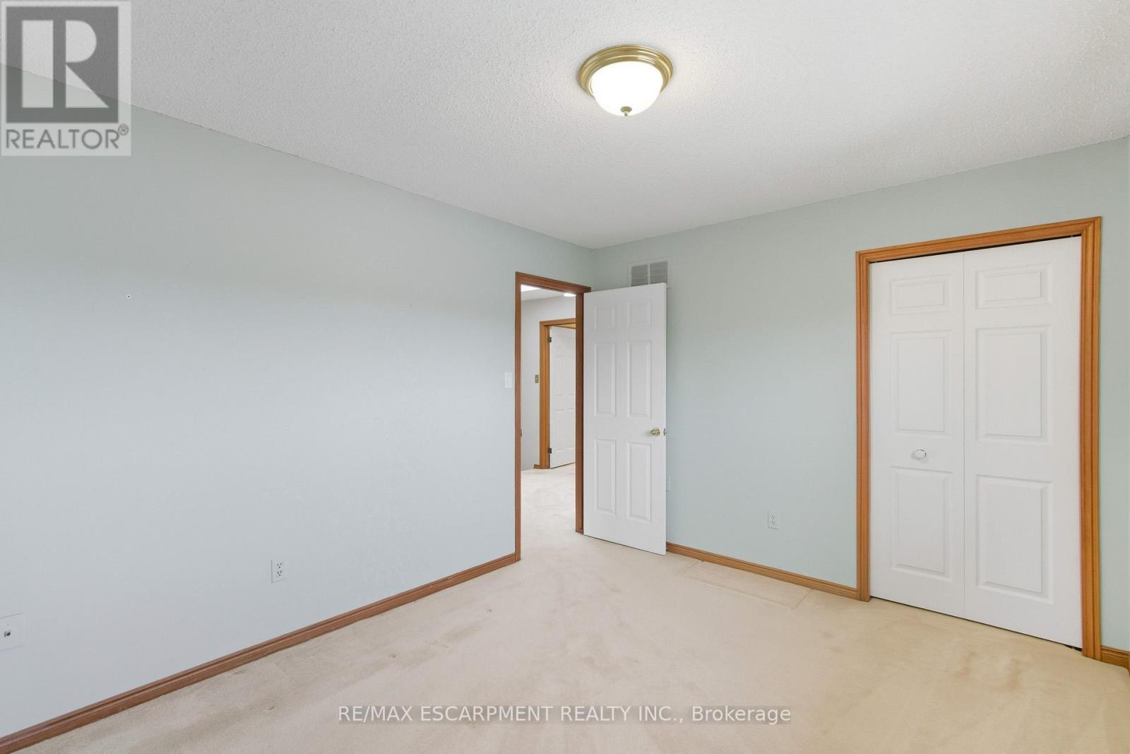 68 Firenze Street, Hamilton (Gurnett), Ontario  L9C 6V7 - Photo 21 - X12499662