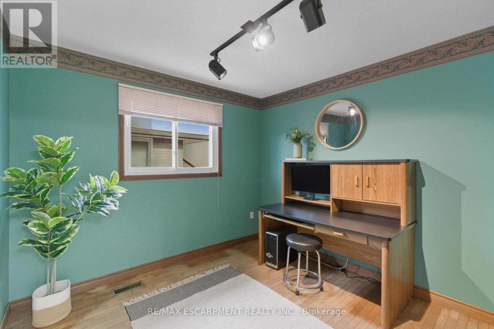 68 Firenze Street, Hamilton (Gurnett), Ontario  L9C 6V7 - Photo 22 - X12499662