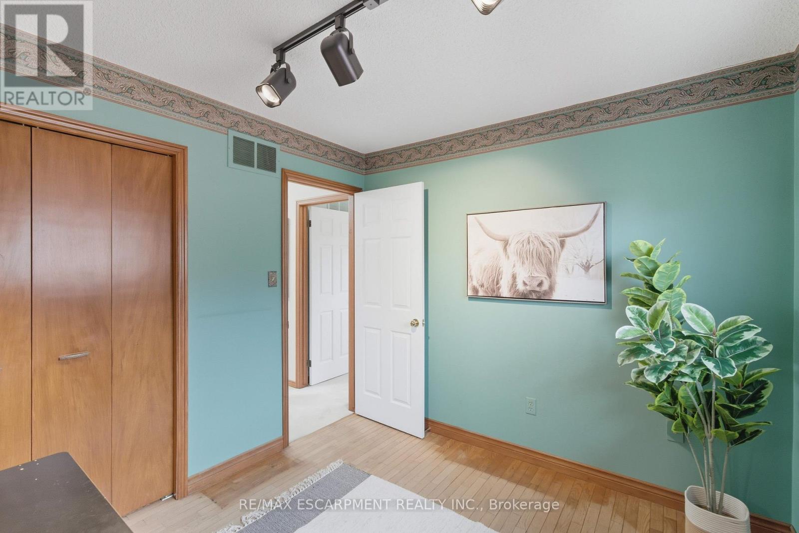 68 Firenze Street, Hamilton (Gurnett), Ontario  L9C 6V7 - Photo 23 - X12499662