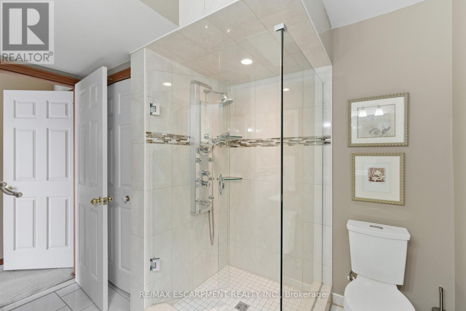 68 Firenze Street, Hamilton (Gurnett), Ontario  L9C 6V7 - Photo 32 - X12499662