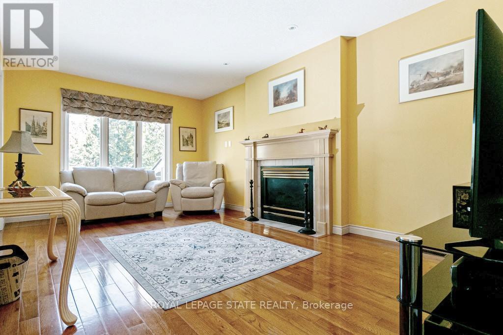 54 Falconridge Drive, Hamilton, Ontario  L9B 2P3 - Photo 18 - X12499670