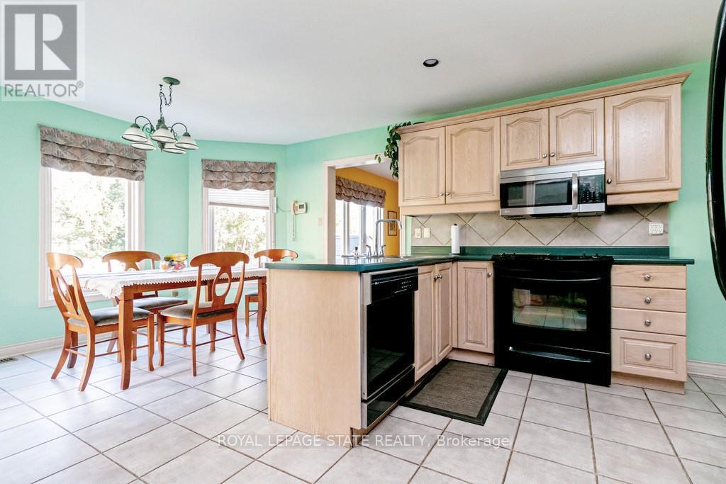 54 Falconridge Drive, Hamilton, Ontario  L9B 2P3 - Photo 23 - X12499670