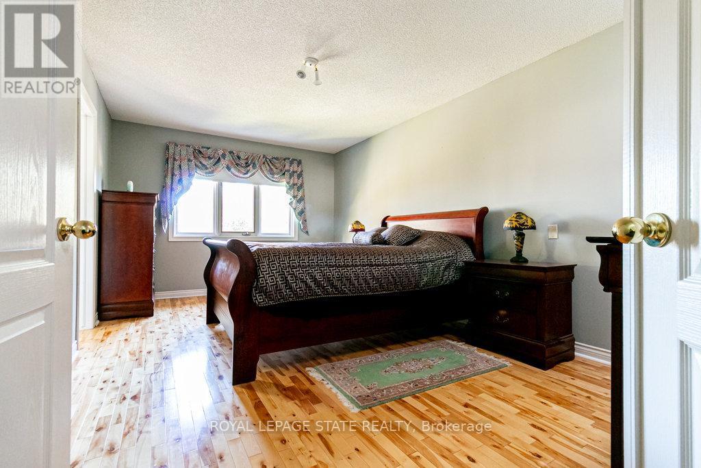 54 Falconridge Drive, Hamilton, Ontario  L9B 2P3 - Photo 26 - X12499670