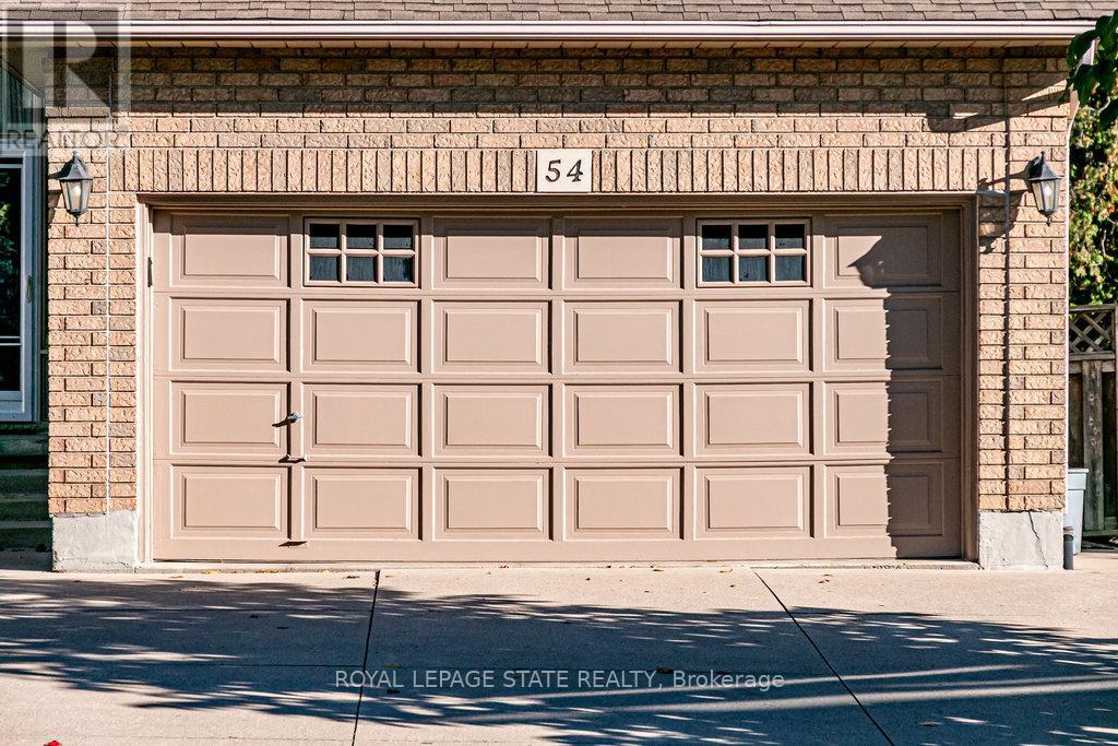 54 Falconridge Drive, Hamilton, Ontario  L9B 2P3 - Photo 3 - X12499670