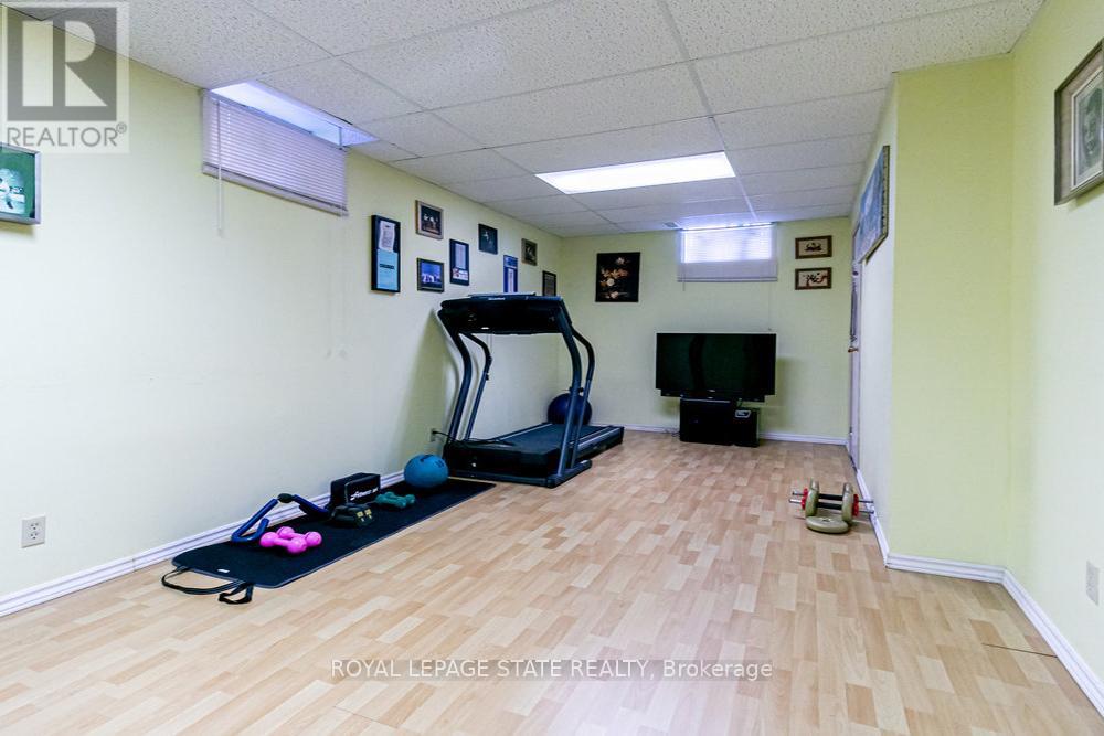 54 Falconridge Drive, Hamilton, Ontario  L9B 2P3 - Photo 38 - X12499670