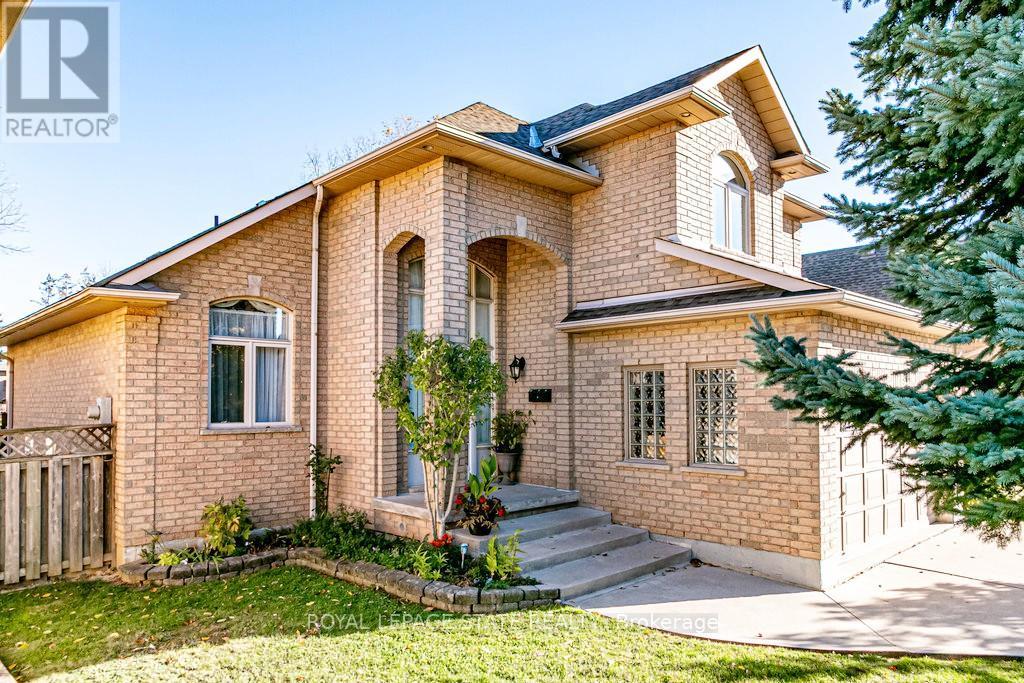 54 Falconridge Drive, Hamilton, Ontario  L9B 2P3 - Photo 4 - X12499670