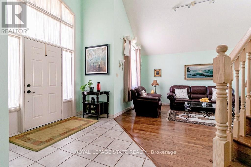 54 Falconridge Drive, Hamilton, Ontario  L9B 2P3 - Photo 9 - X12499670