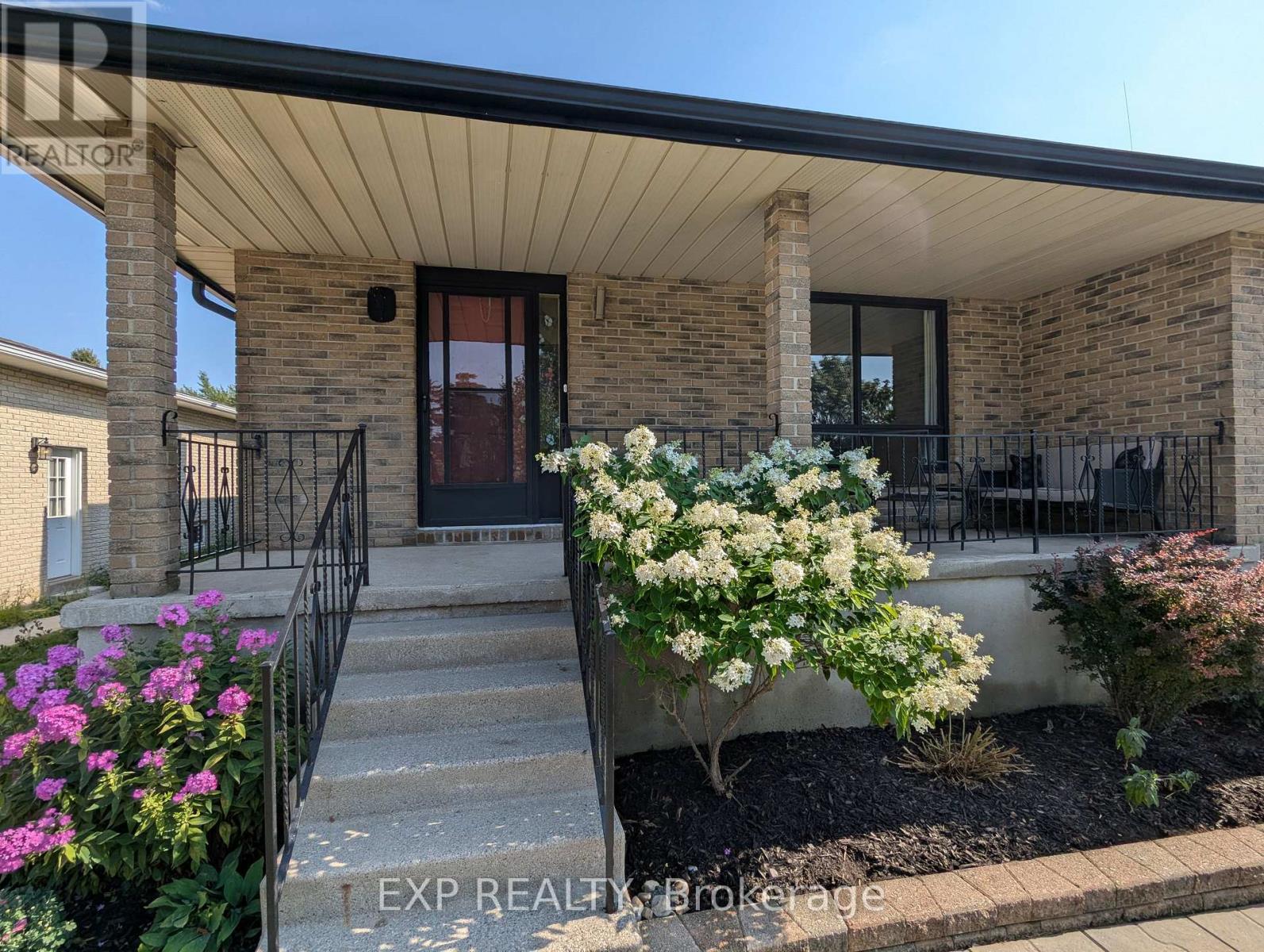 249 Whitelock Street, Stratford, Ontario  N5A 7L2 - Photo 2 - X12499678