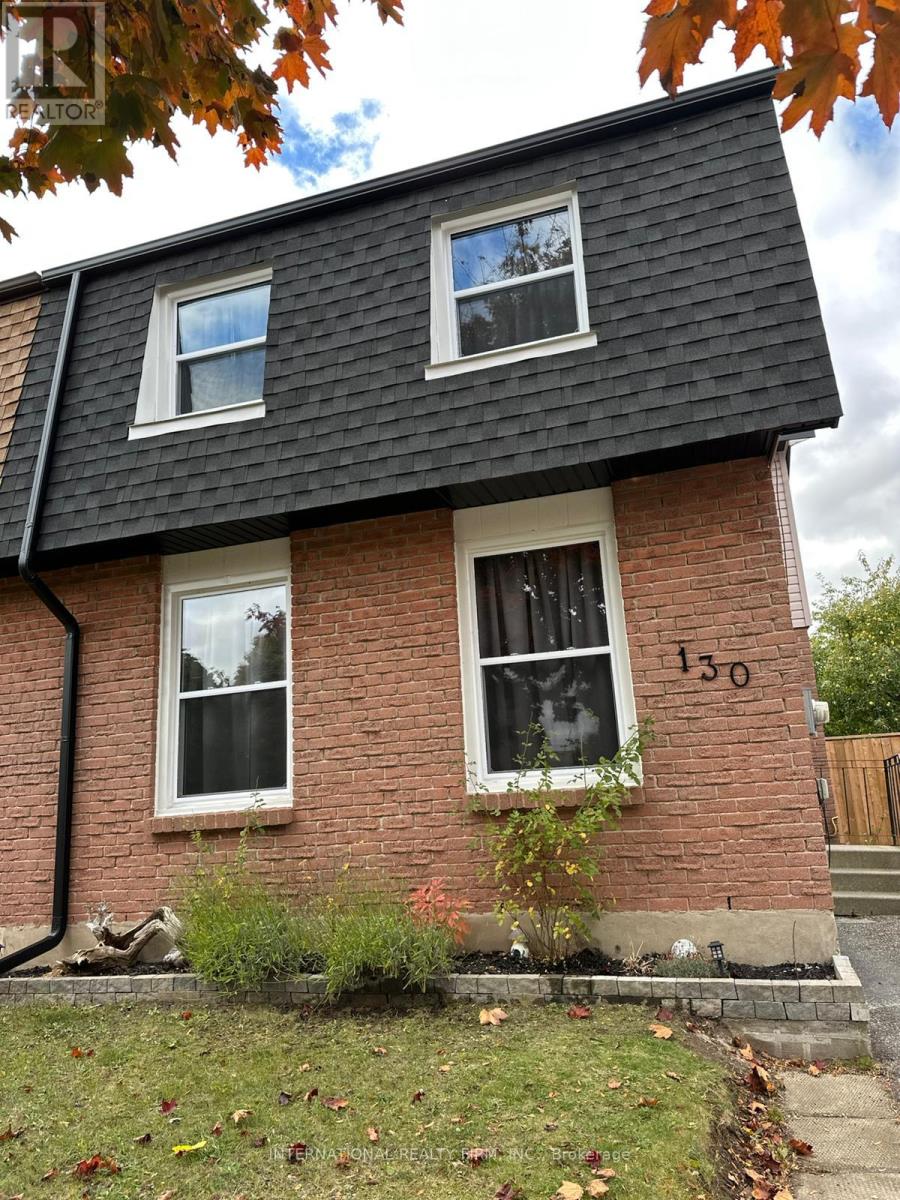 130 Sekura Crescent, Cambridge, Ontario  N1R 7E9 - Photo 3 - X12499708