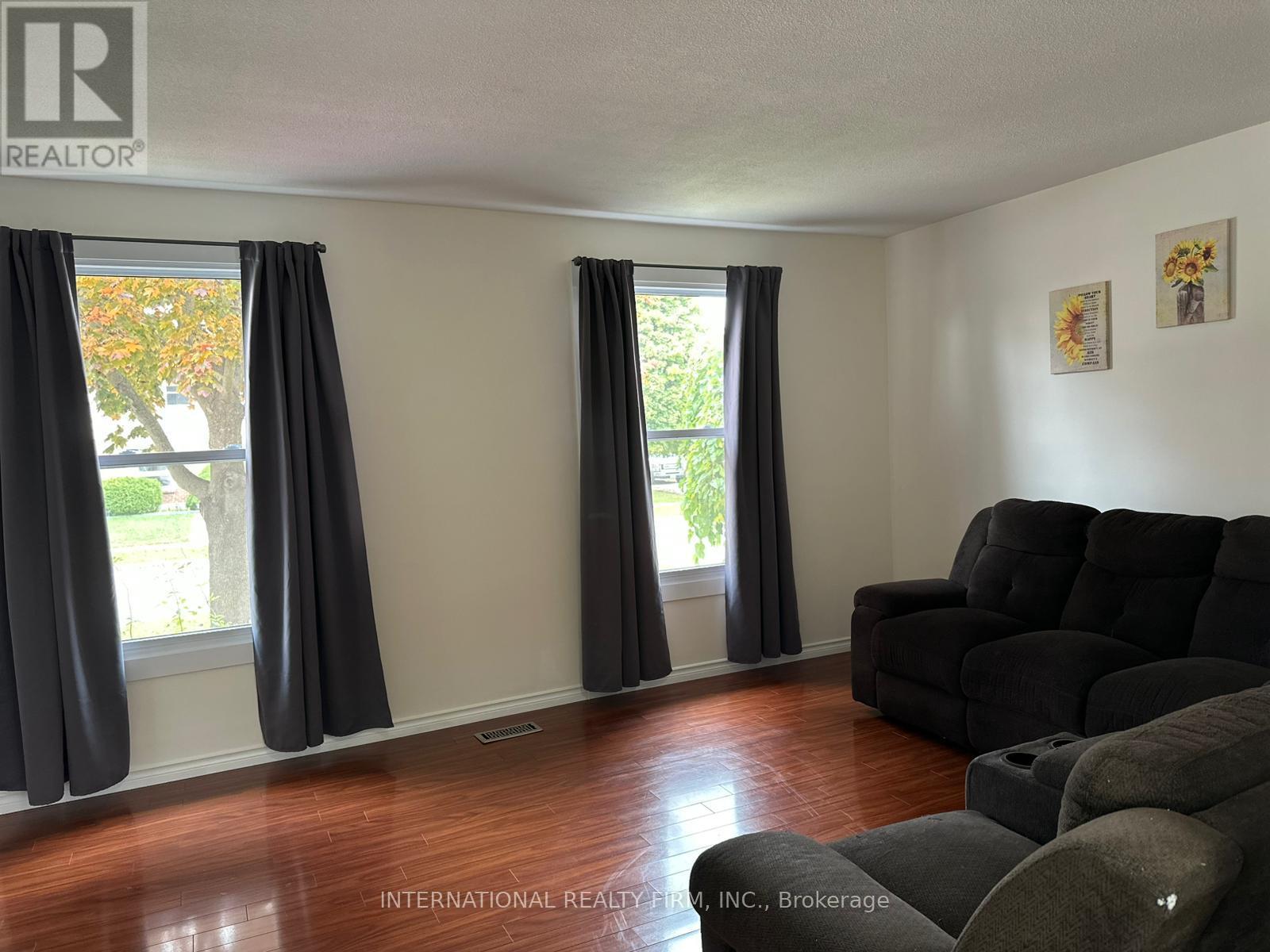 130 Sekura Crescent, Cambridge, Ontario  N1R 7E9 - Photo 9 - X12499708