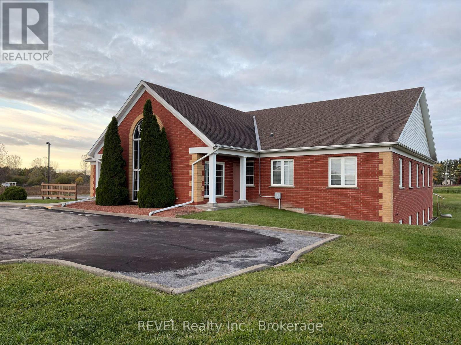 9 - 1789 Merrittville Highway, Thorold (Hurricane/merrittville), Ontario  L3B 5N5 - Photo 2 - X12499786