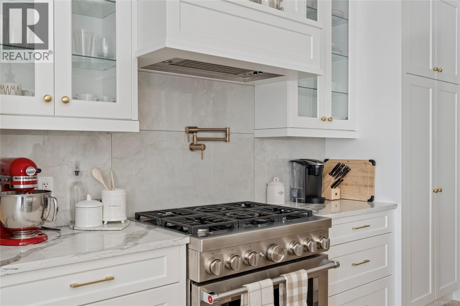 4829 Cordova Bay Rd, Saanich, British Columbia  V8Y 2J8 - Photo 12 - 1018719