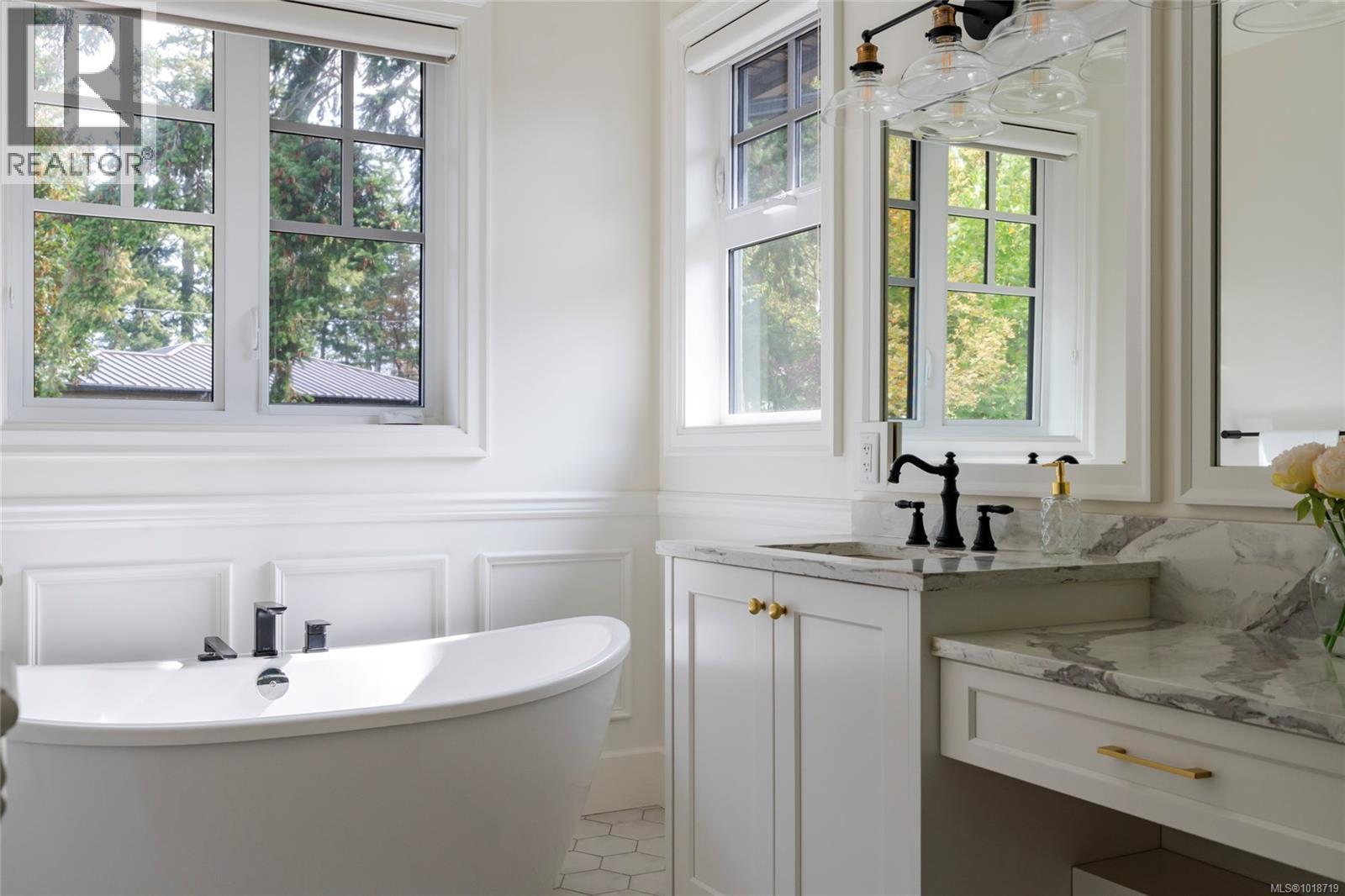 4829 Cordova Bay Rd, Saanich, British Columbia  V8Y 2J8 - Photo 22 - 1018719