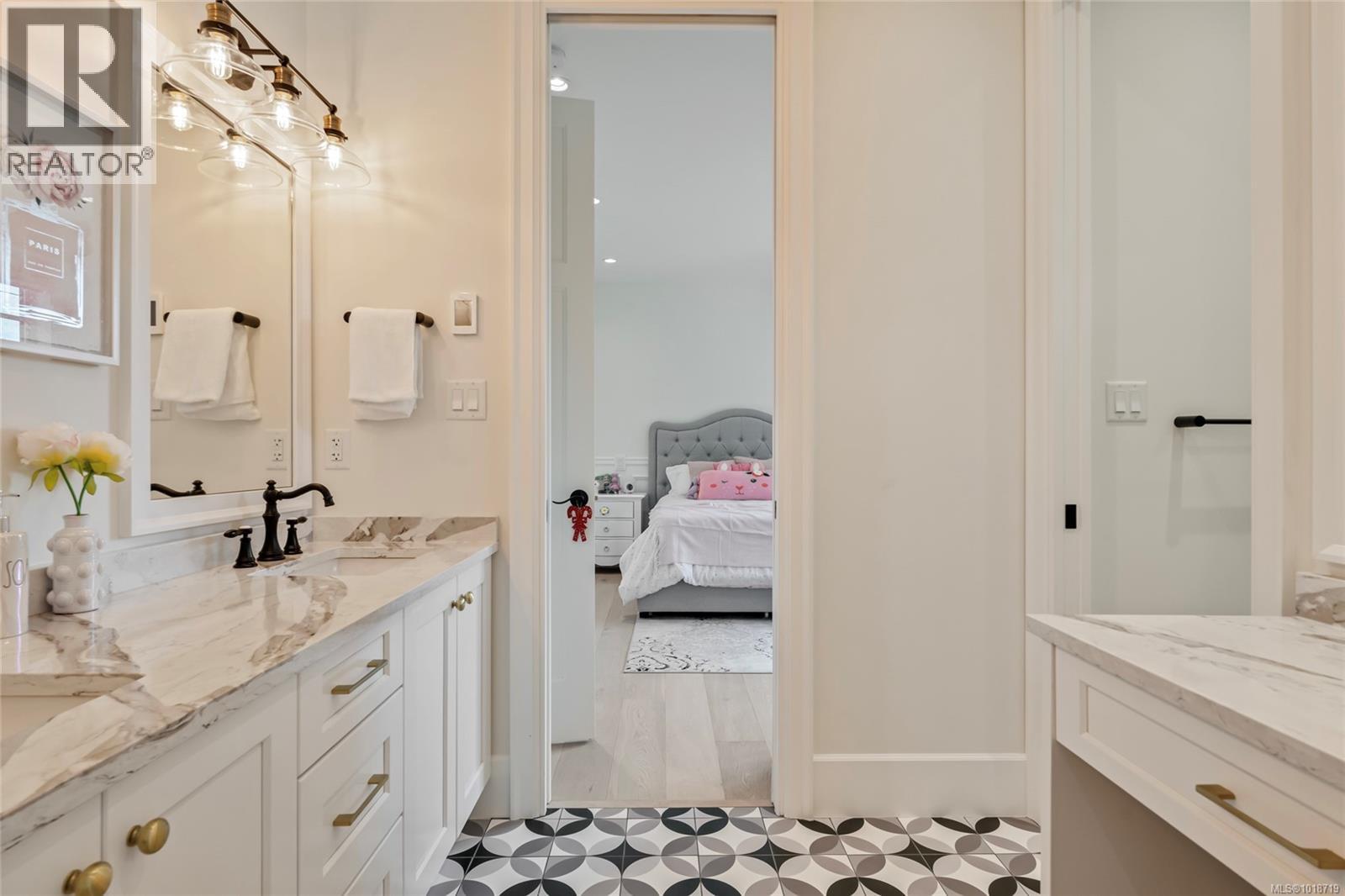 4829 Cordova Bay Rd, Saanich, British Columbia  V8Y 2J8 - Photo 30 - 1018719