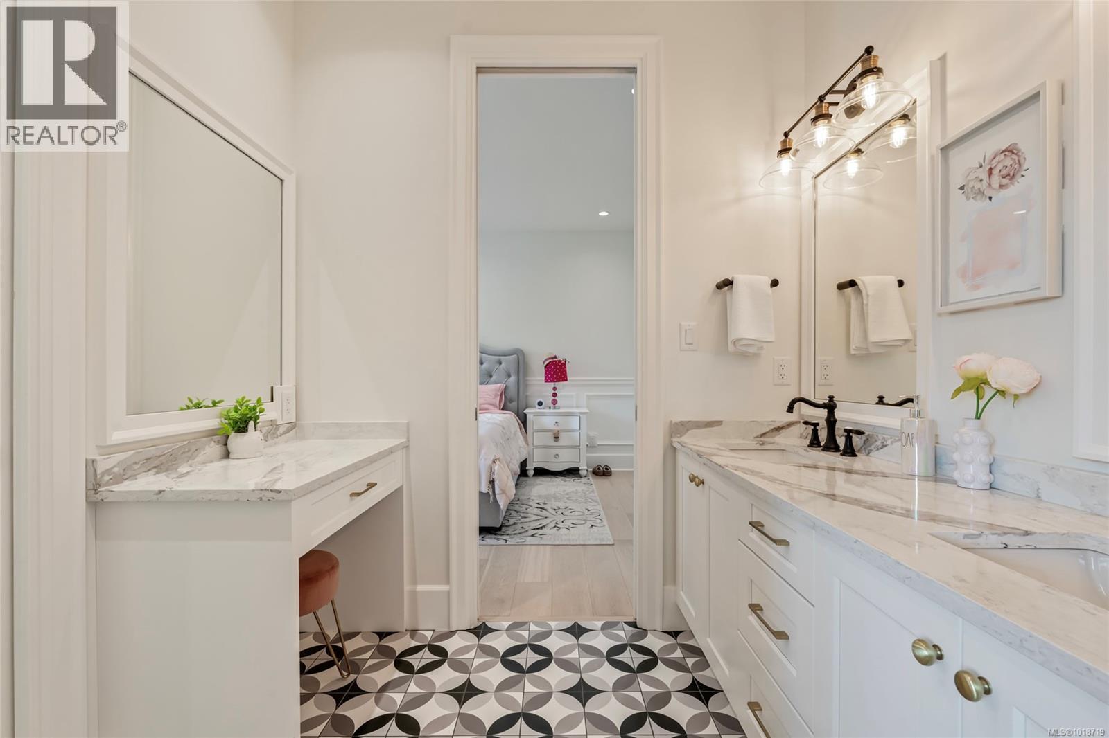 4829 Cordova Bay Rd, Saanich, British Columbia  V8Y 2J8 - Photo 31 - 1018719