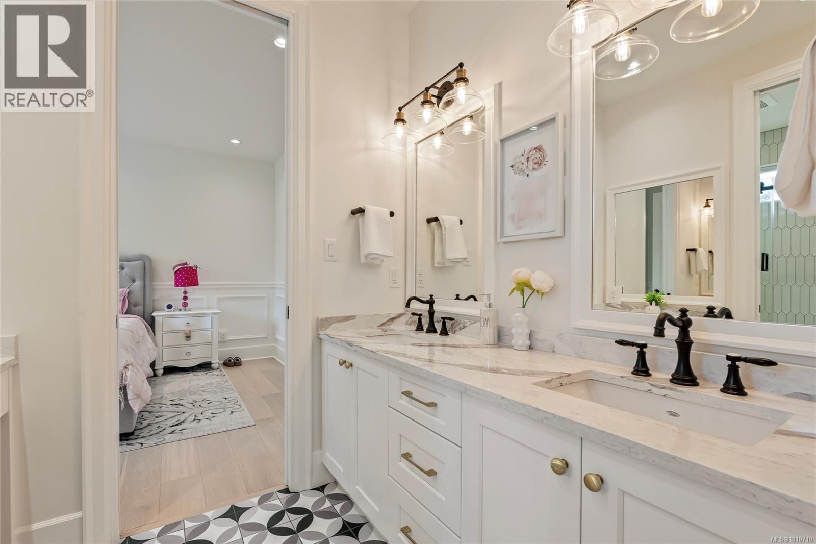 4829 Cordova Bay Rd, Saanich, British Columbia  V8Y 2J8 - Photo 37 - 1018719