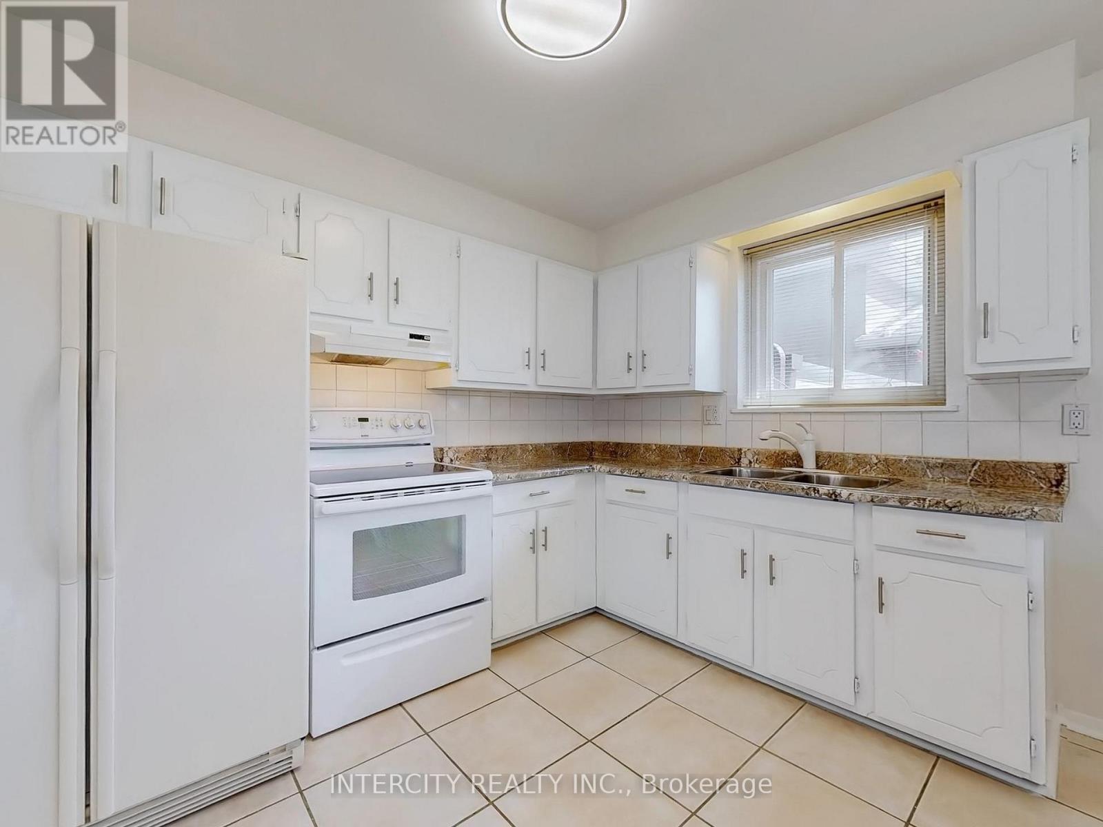 26 Donnalyn Drive, Toronto, Ontario  M2R 2R8 - Photo 14 - C12499784