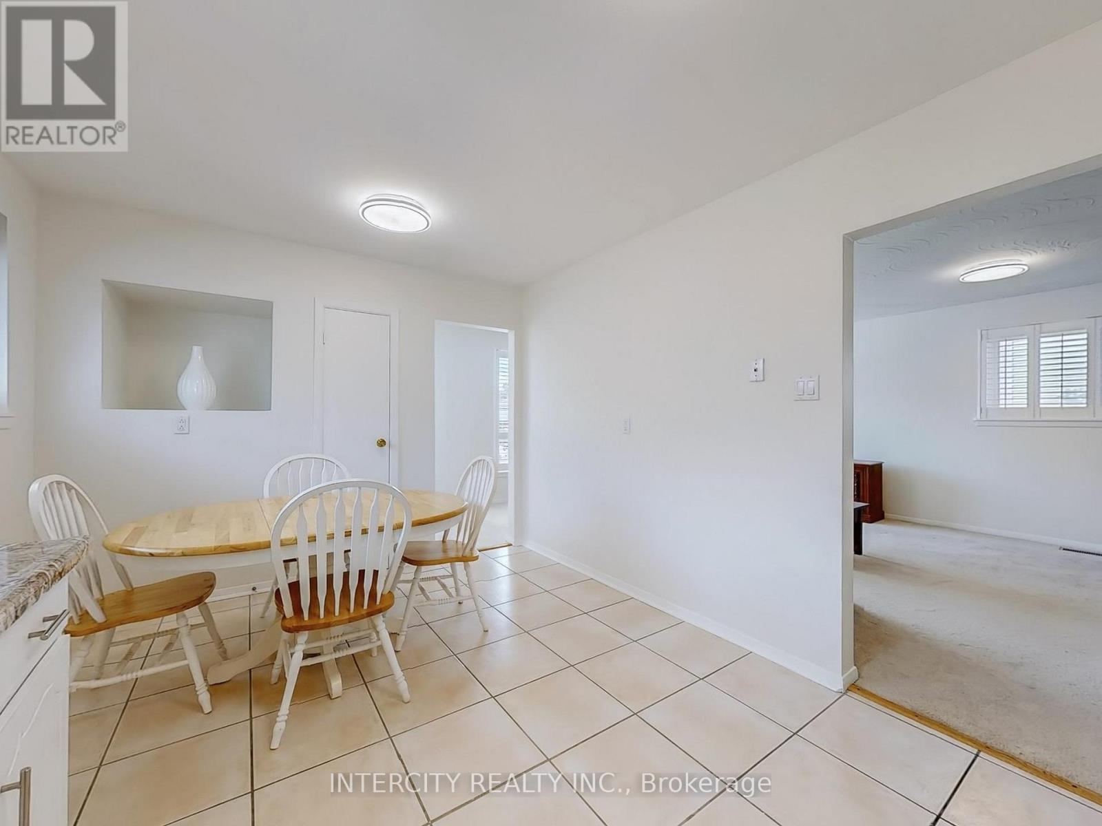 26 Donnalyn Drive, Toronto, Ontario  M2R 2R8 - Photo 17 - C12499784